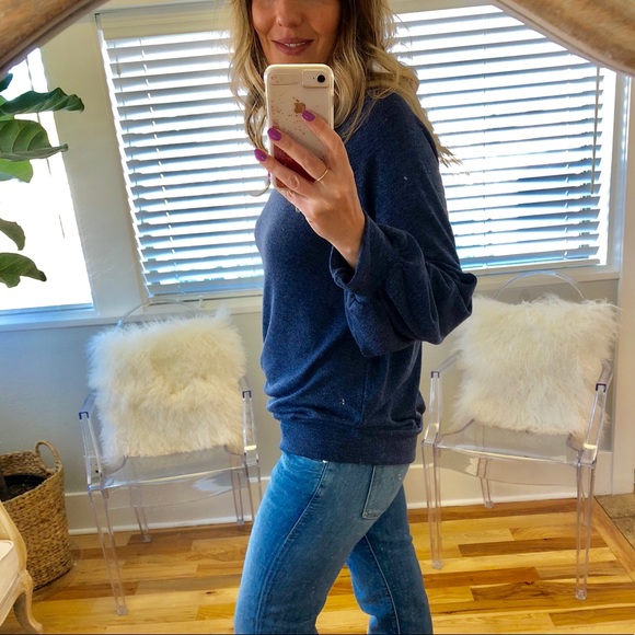 ONE LEFT / New Blue Puffed Sleeved top - Picture 2 of 3